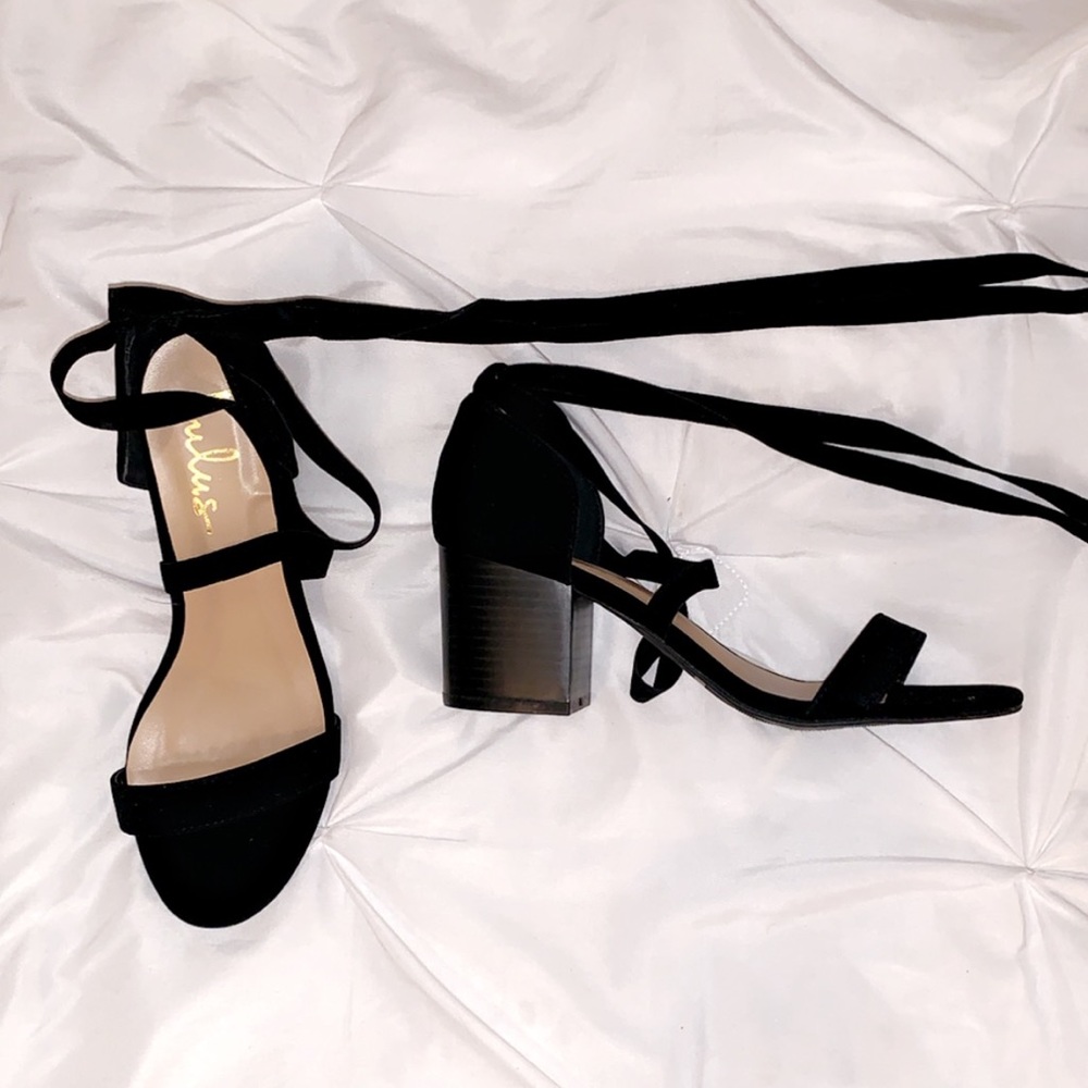 Lulu’s Black Tie Heel